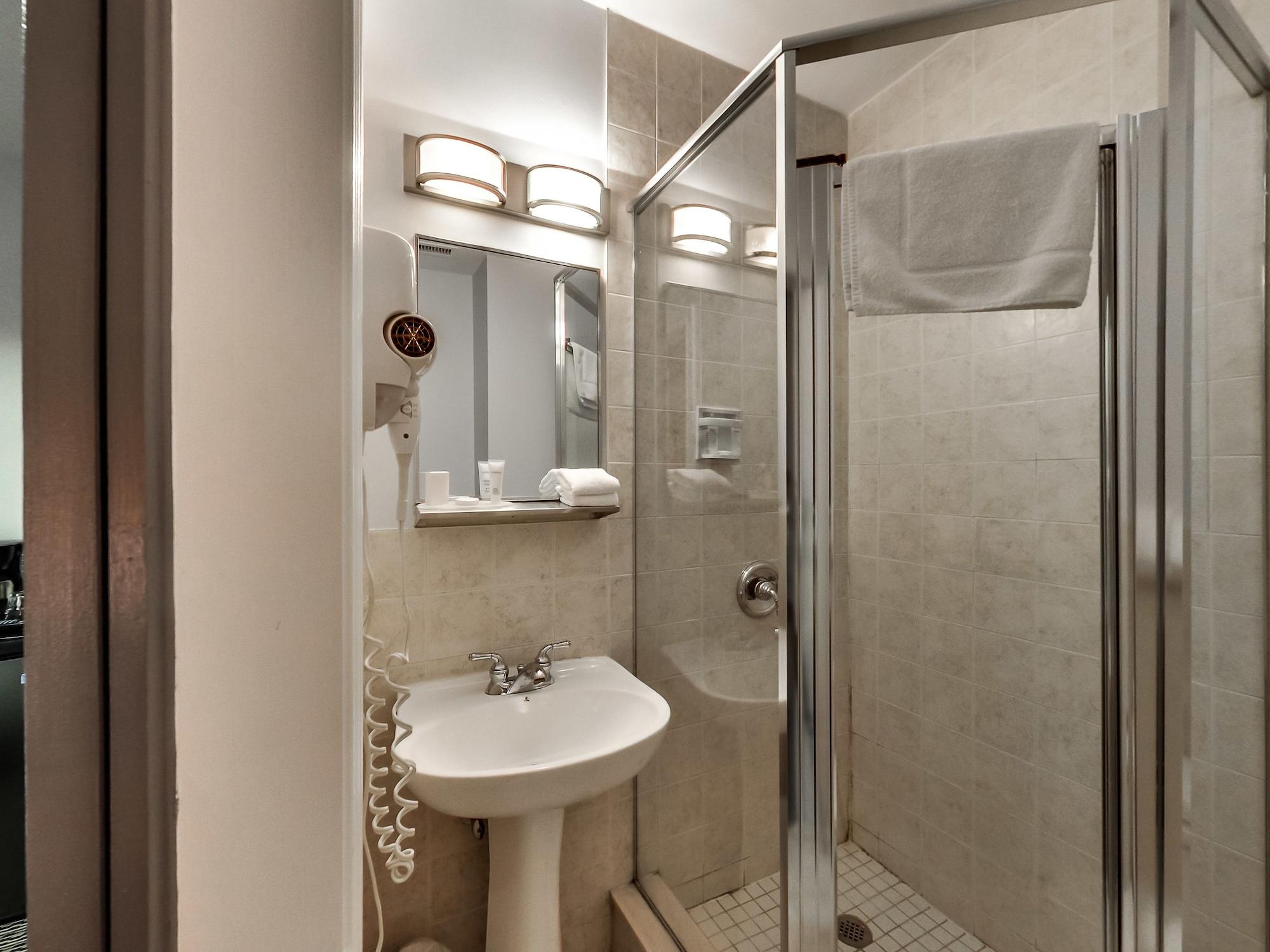 Isabella Hotel & Suites Toronto Zewnętrze zdjęcie